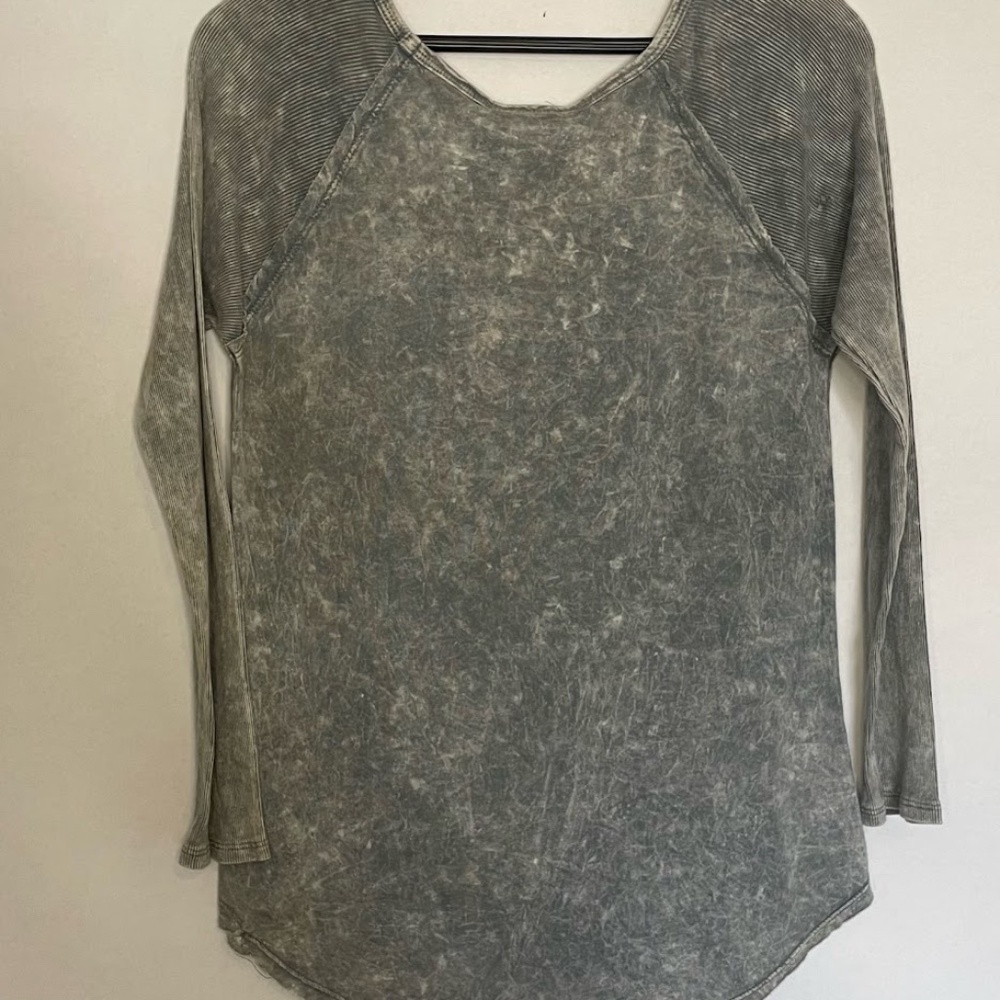 NWT PPLA Whiskey Made Me Do It Charcoal Long Sleeve Scoop Graphic Tee Medium NEW - Picture 4 of 4